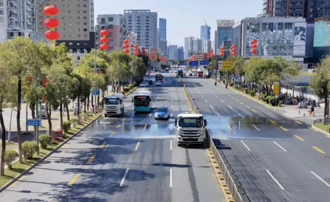 虎虎生威迎新春丨BB贝博艾弗森环境环卫作业扮靓城市佳节新容颜